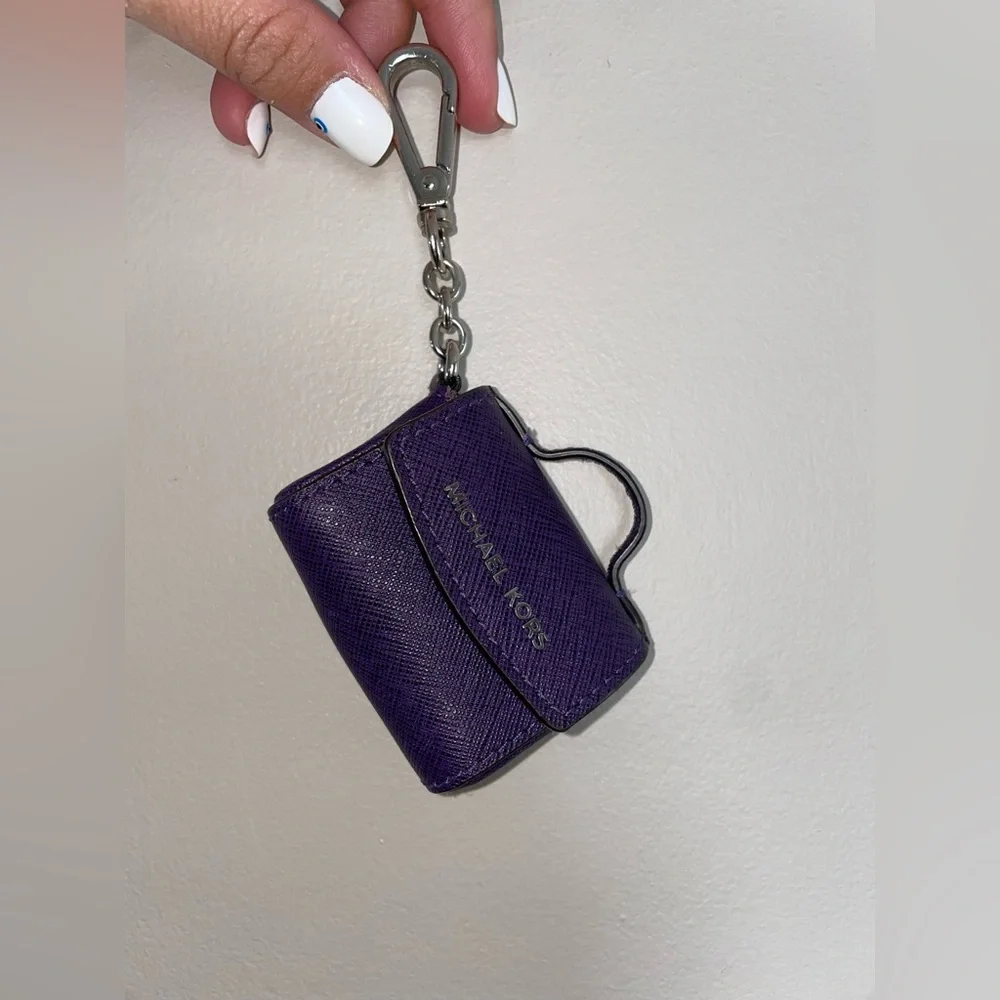 Michael Kors MINI purple micro tote keychain - Picture 2 of 9